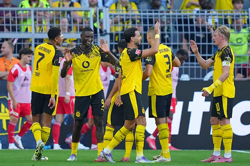 احتفال لاعبو فريق بوروسيا دورتموند